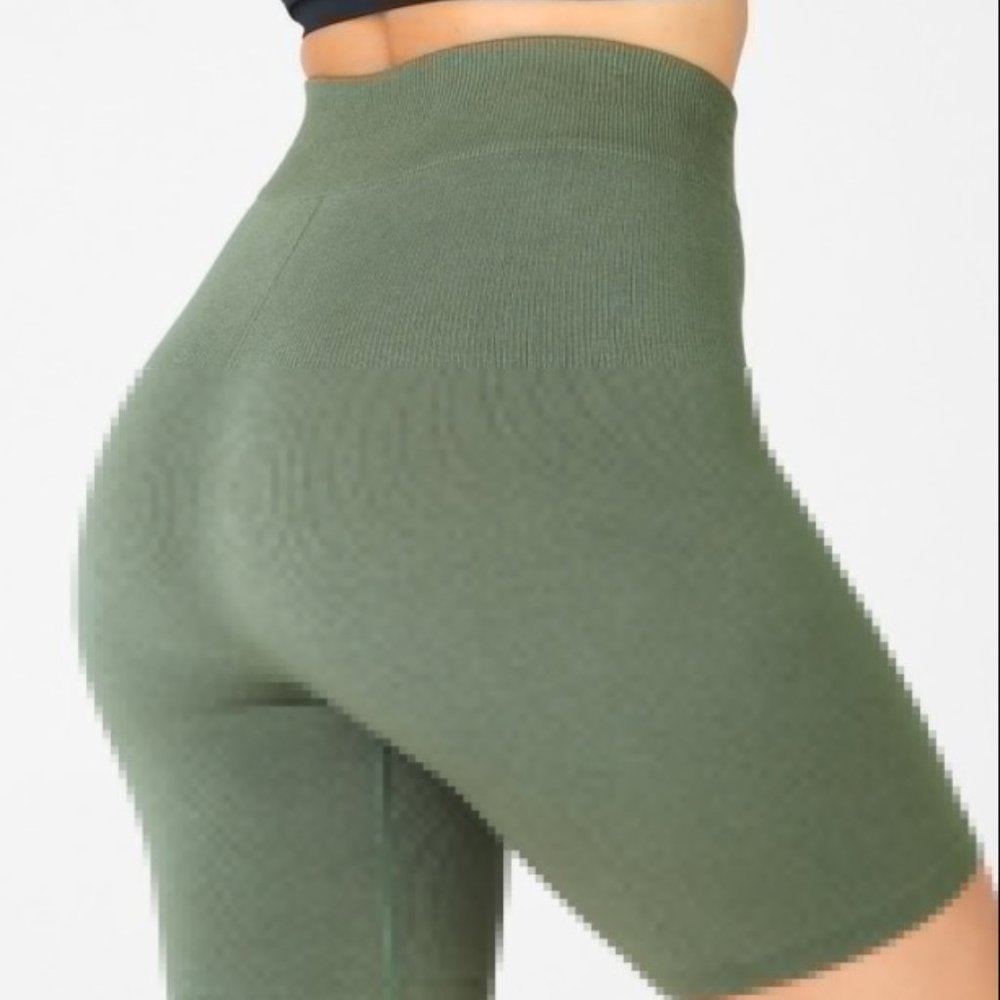 Fabletics Women's High-Waisted Seamless Rib Short,